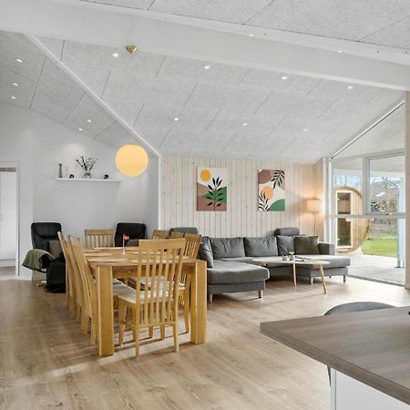 Beautiful Home In Tarm With Sauna Buitenkant foto