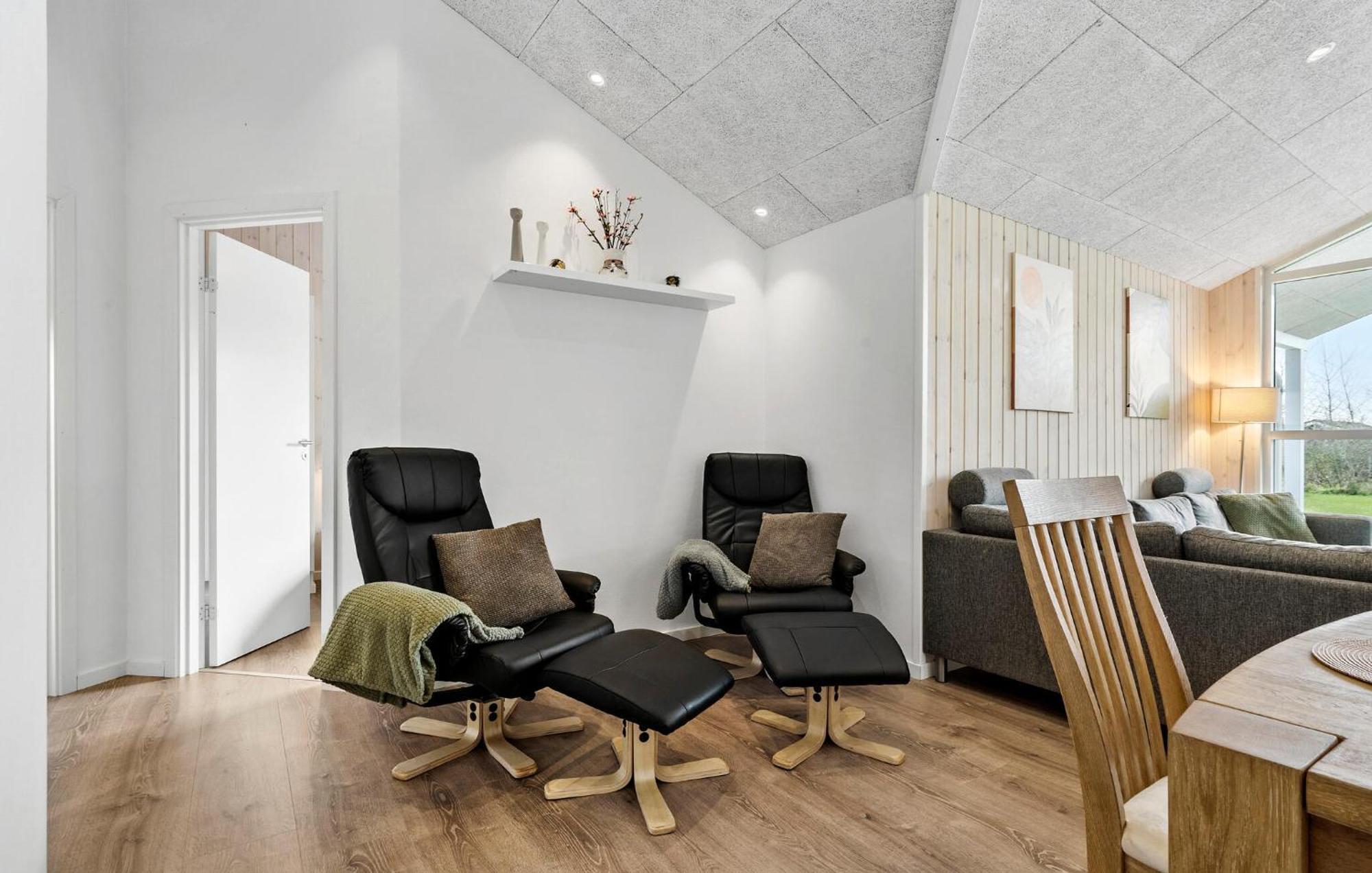 Beautiful Home In Tarm With Sauna Buitenkant foto