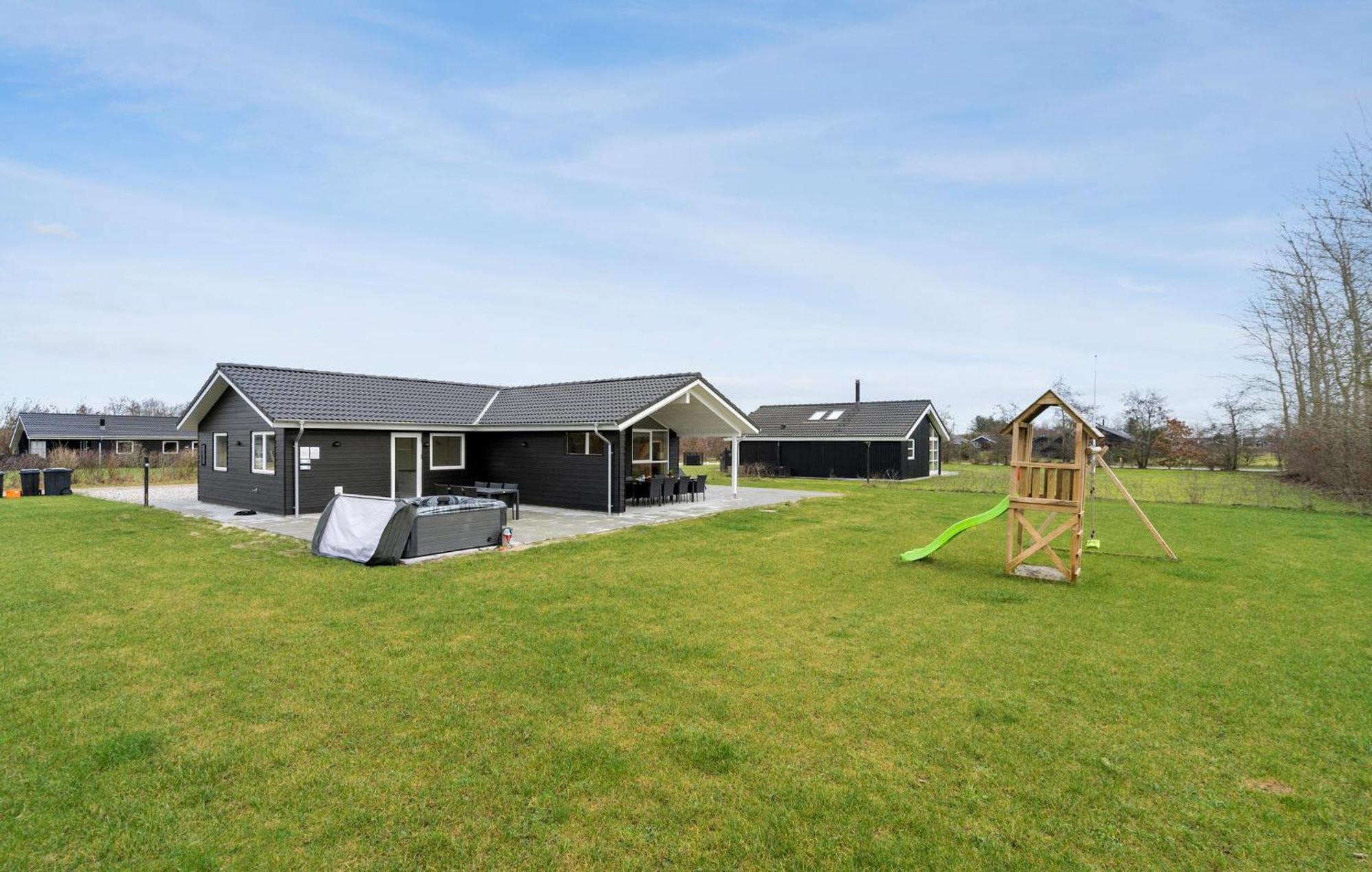 Beautiful Home In Tarm With Sauna Buitenkant foto